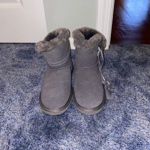 Lamo short boots for sale, worn twice. Fringe tassel ties and fur lined interior